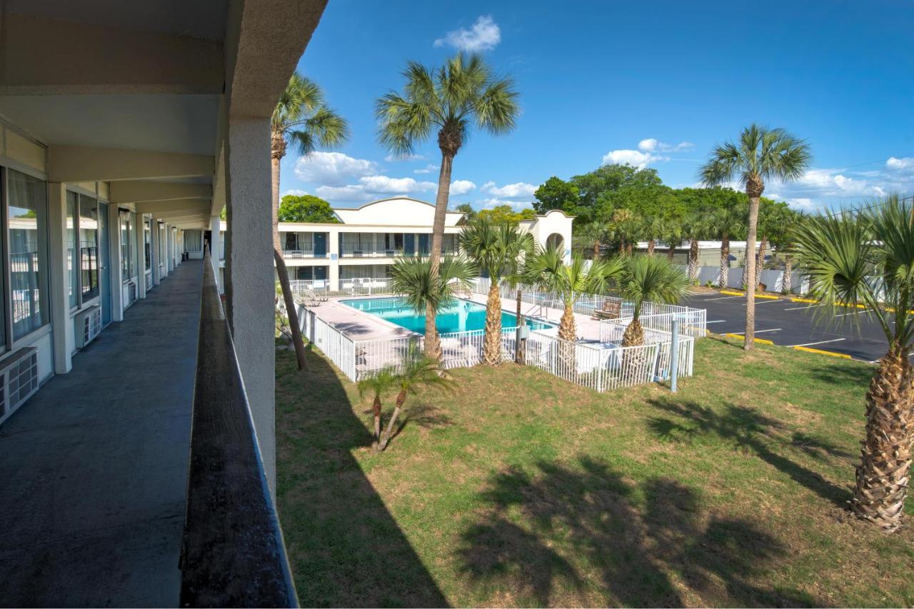 Bayside Inn Pinellas Park - Clearwater Екстериор снимка