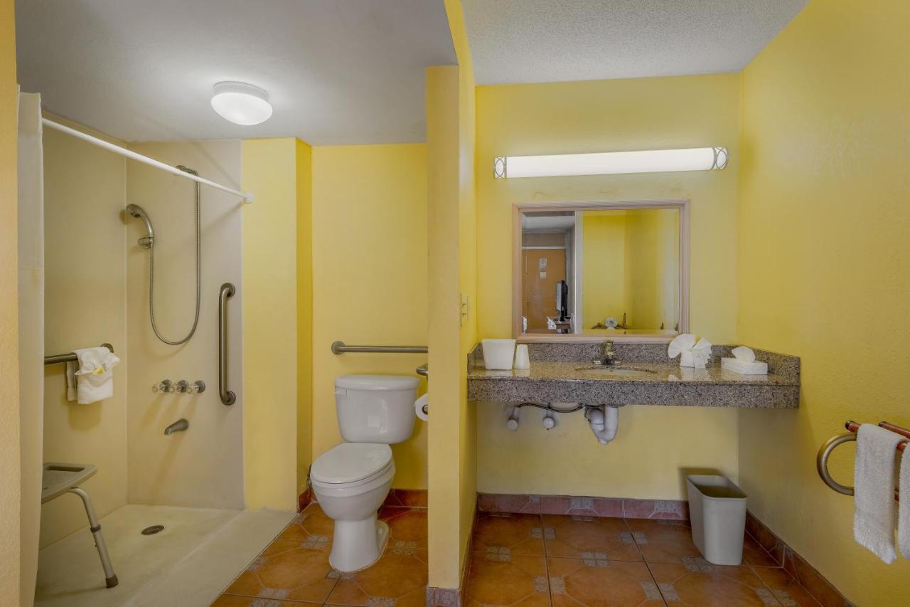 Bayside Inn Pinellas Park - Clearwater Екстериор снимка