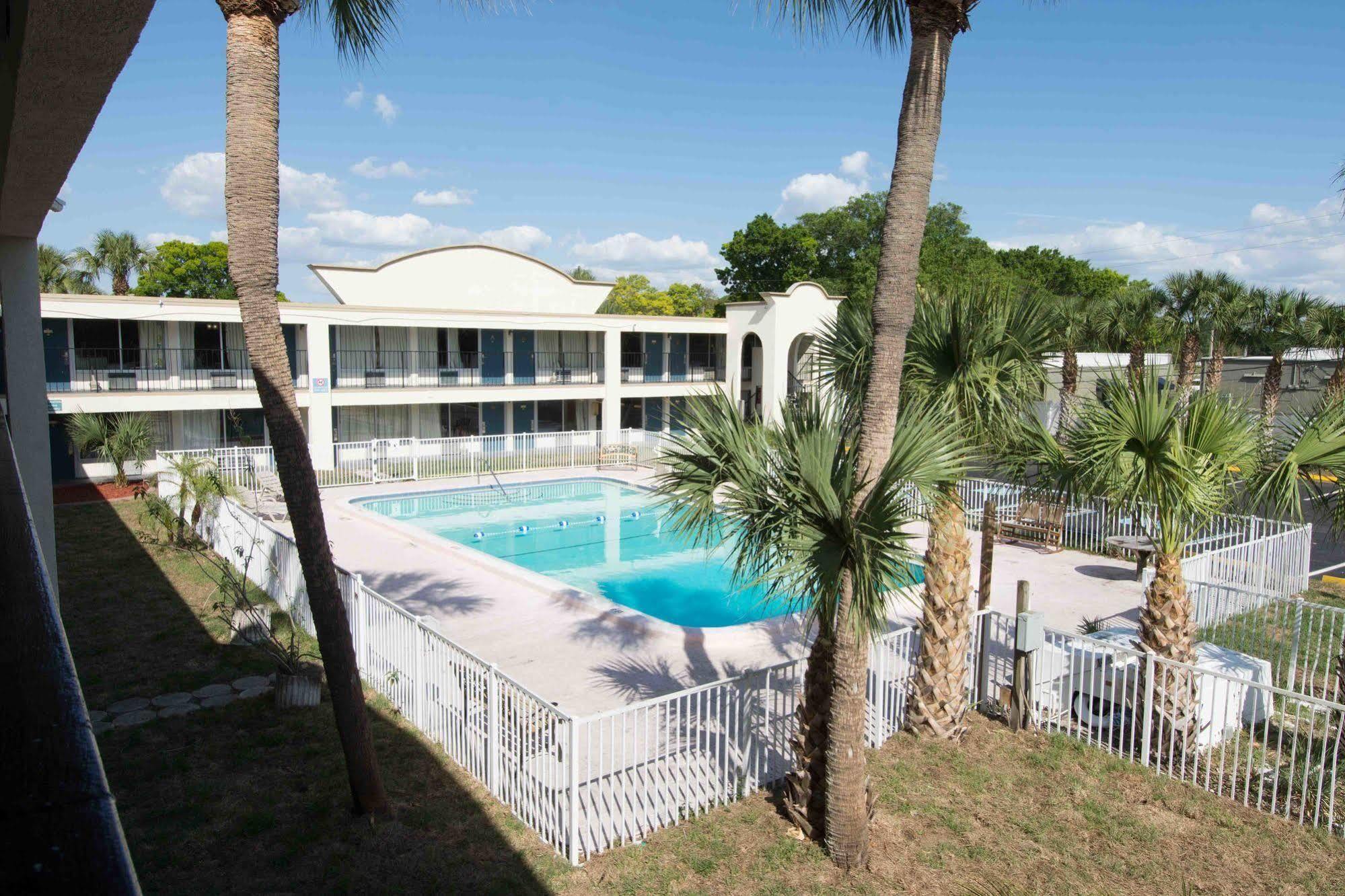 Bayside Inn Pinellas Park - Clearwater Екстериор снимка