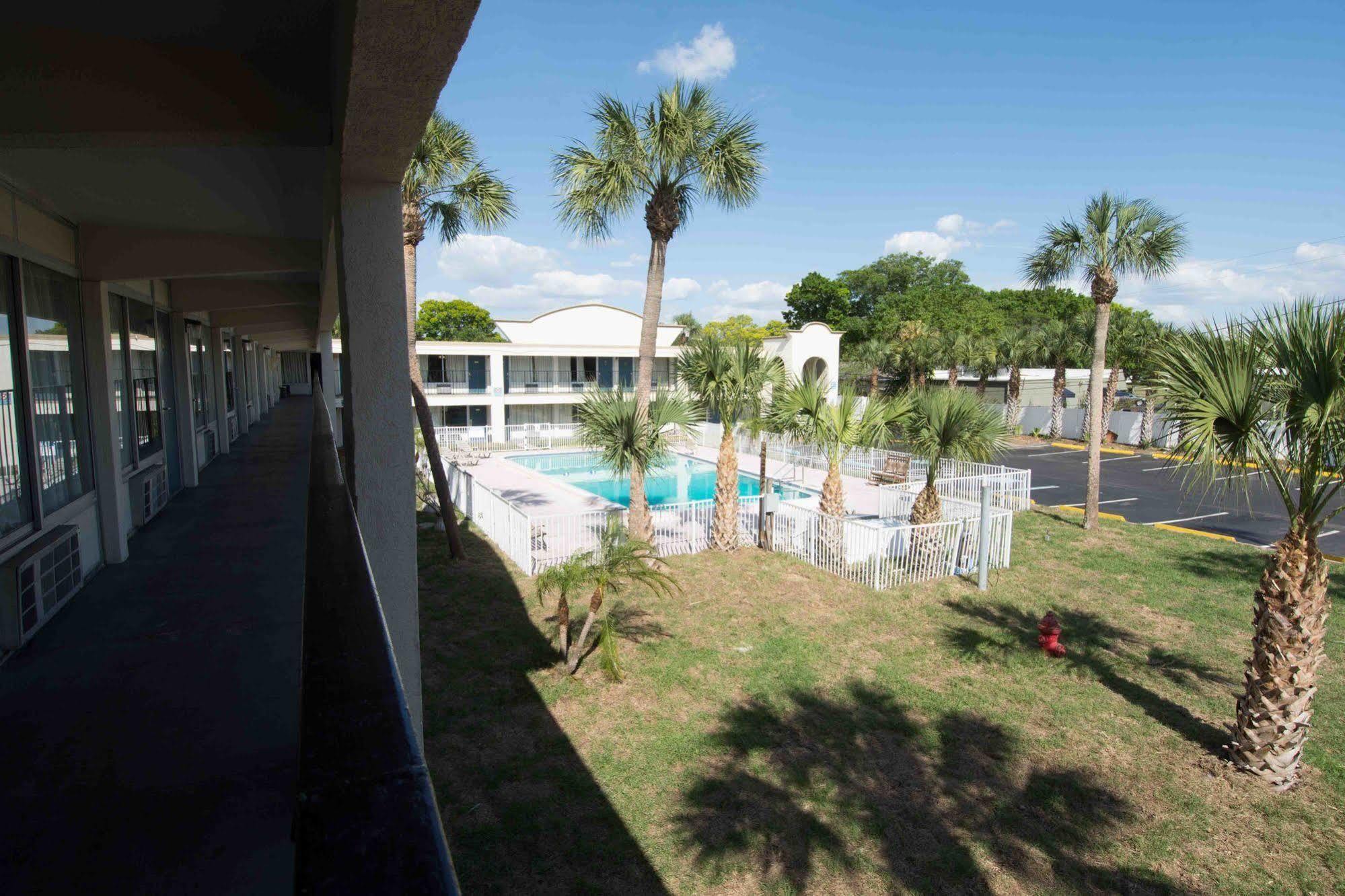 Bayside Inn Pinellas Park - Clearwater Екстериор снимка