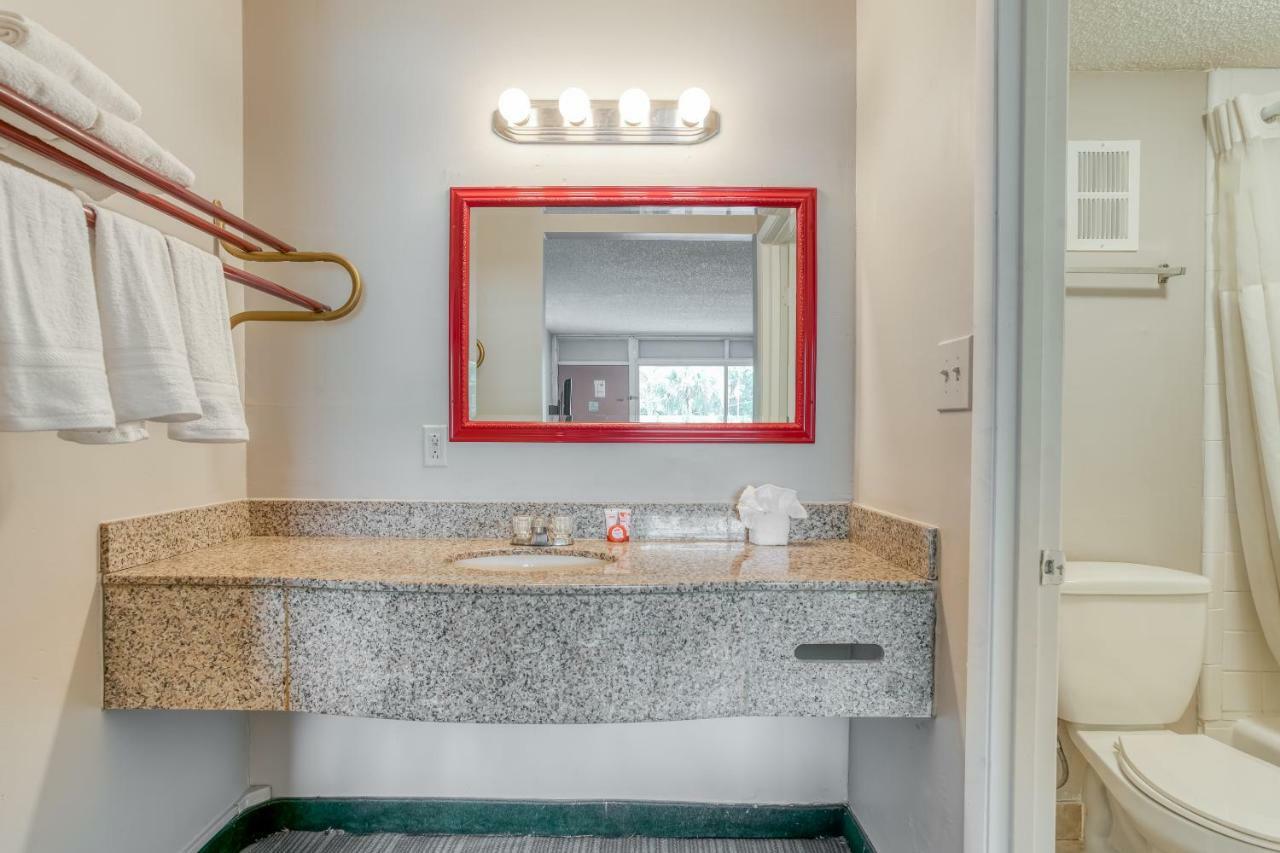 Bayside Inn Pinellas Park - Clearwater Екстериор снимка