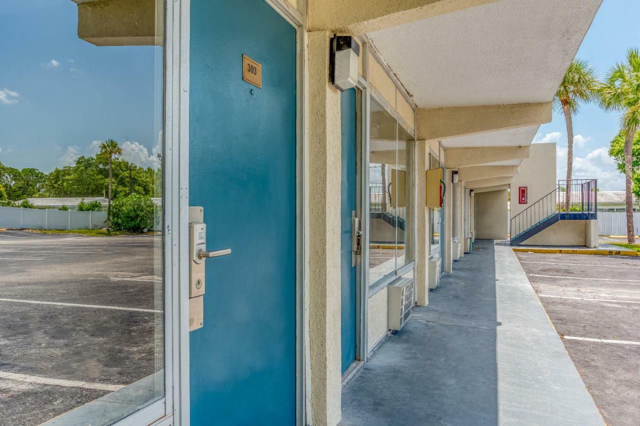 Bayside Inn Pinellas Park - Clearwater Екстериор снимка
