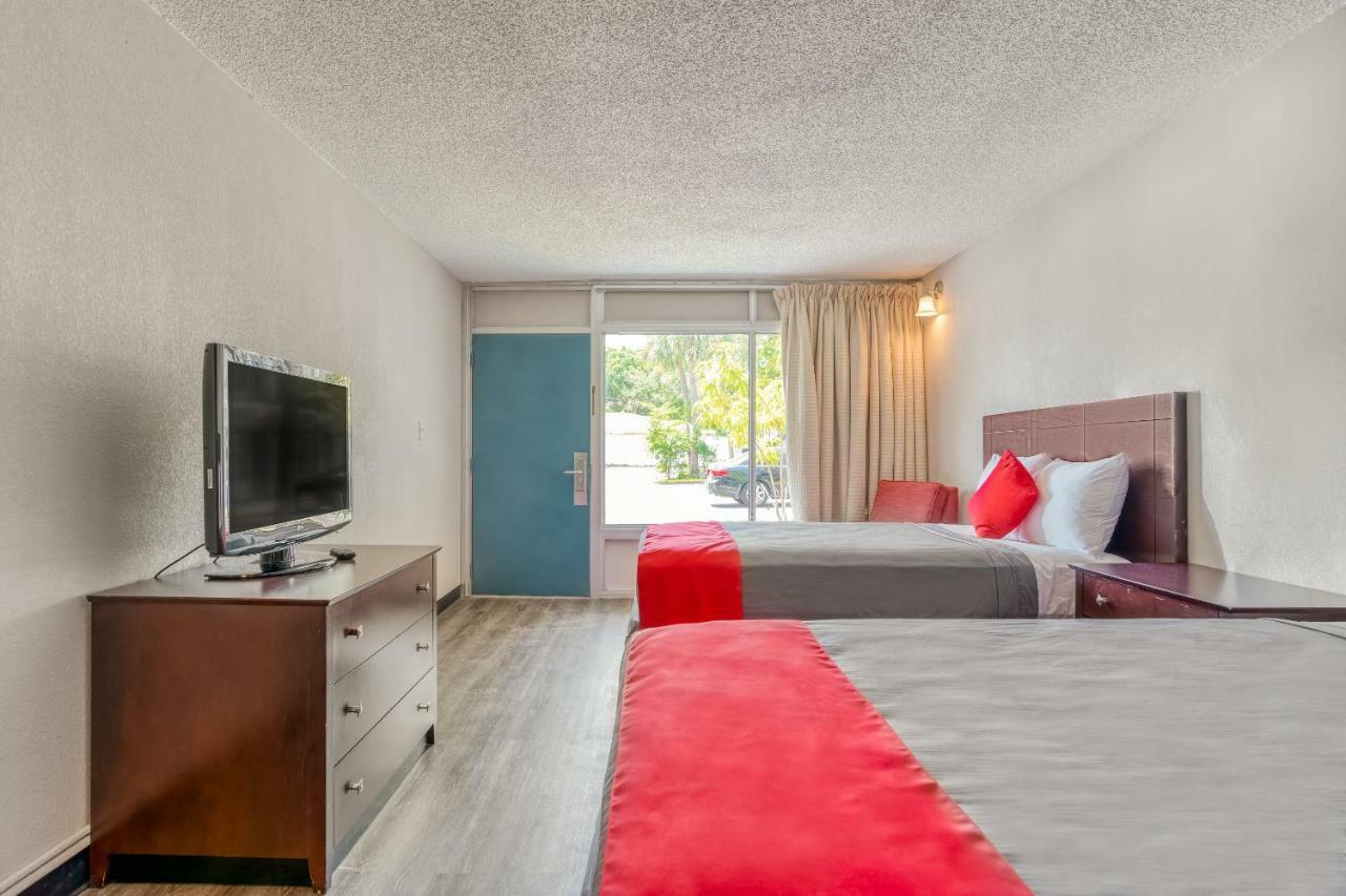 Bayside Inn Pinellas Park - Clearwater Екстериор снимка